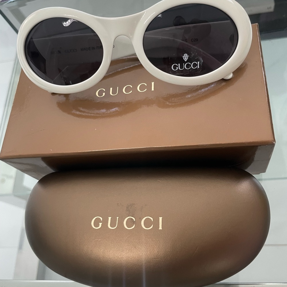 Brand New Vintage Authentic Gucci sunglasses in white. It's an oval shape.